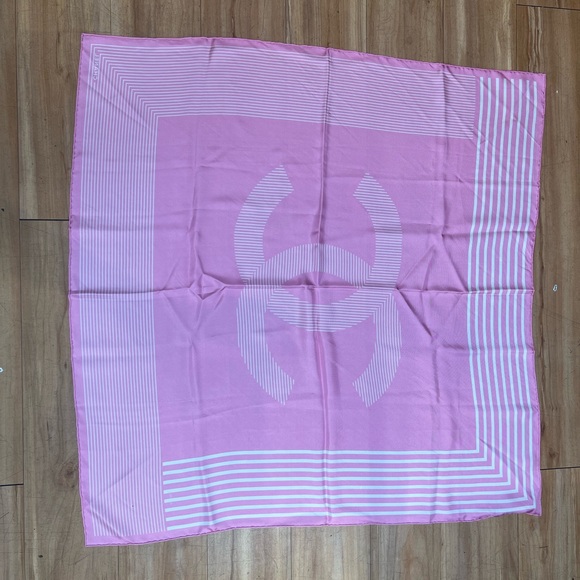 Chanel silk scarf - Picture 1 of 2